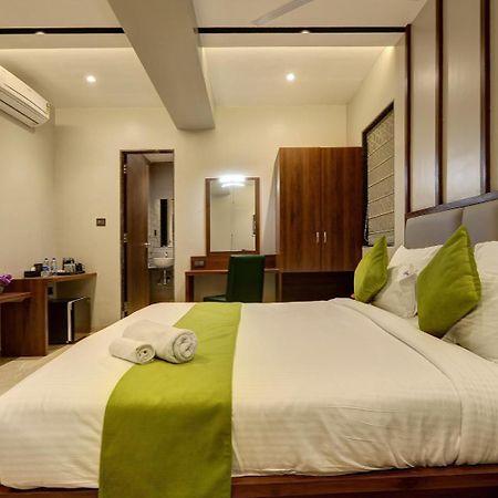 Magnus Fortune House Business Hotel , Magarpatta Mundhva Exterior foto