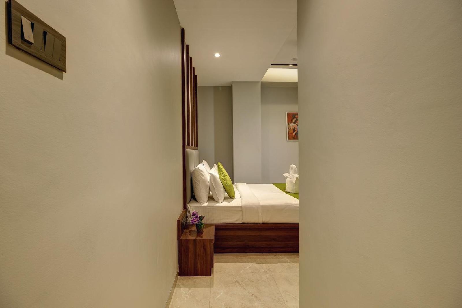 Magnus Fortune House Business Hotel , Magarpatta Mundhva Exterior foto