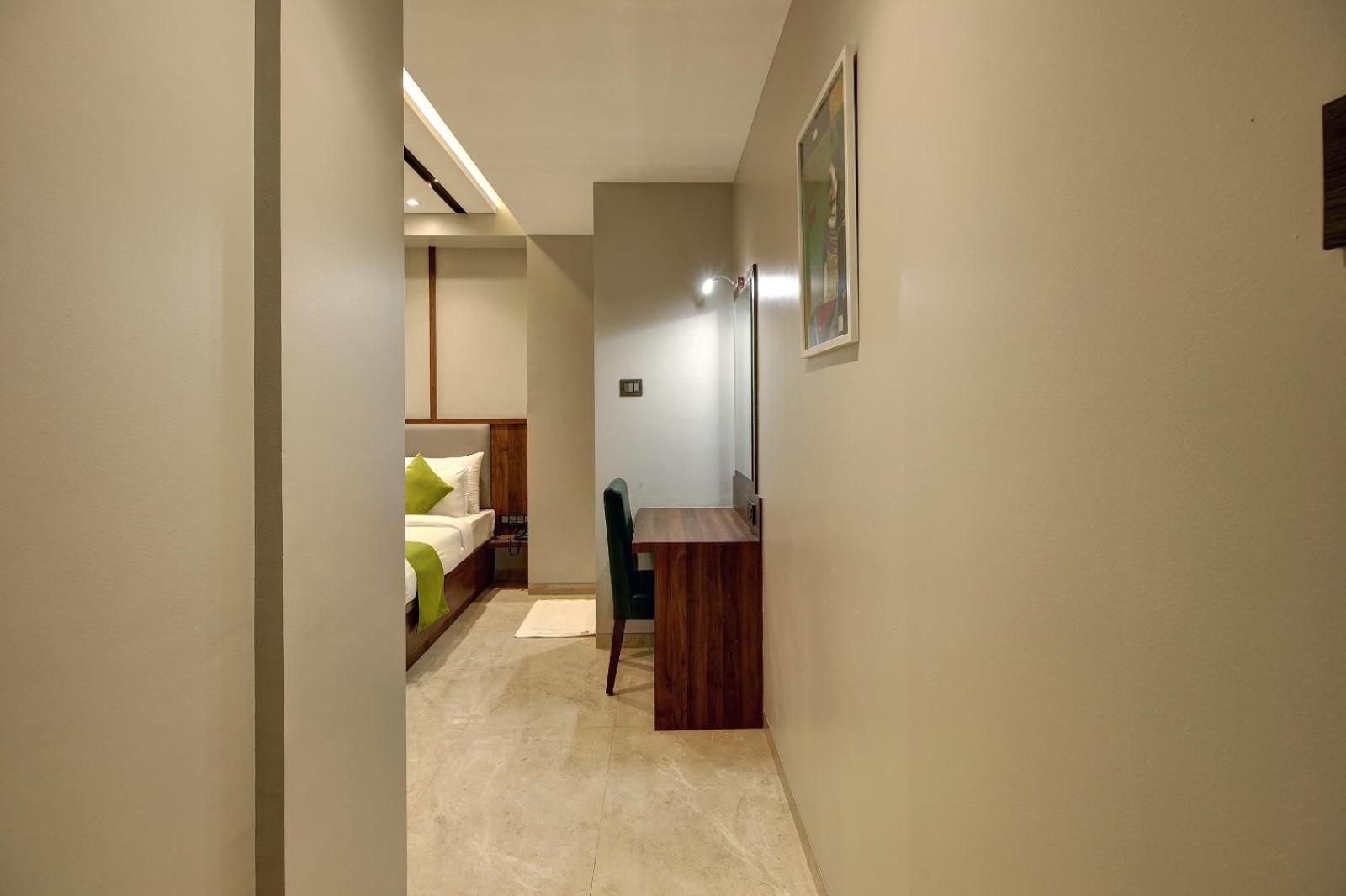 Magnus Fortune House Business Hotel , Magarpatta Mundhva Exterior foto